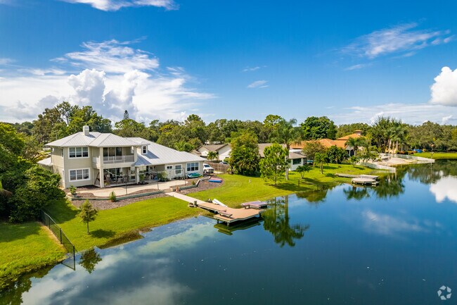 Bryant's Pond features expansive homes in Bee Ridge, Sarasota, FL.