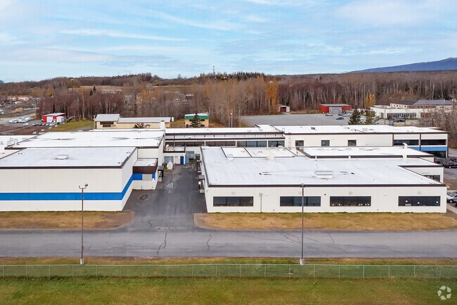 A large campus accommodates students at Palmer Jr. Middle School.