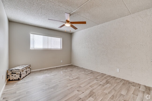 2BR, 1BA - 935SF - Primary Bedroom
