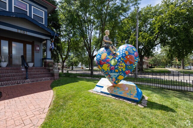 You can find excellent art installations throughout Capitol View.