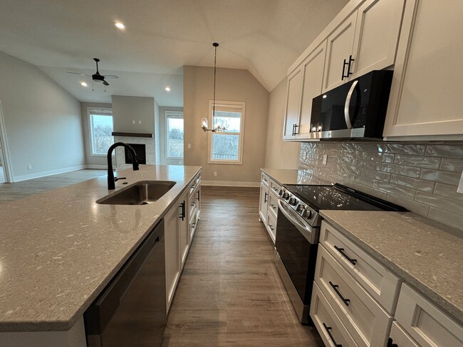 1418 SW Winthrop Dr, Lee's Summit, MO 64081 - photo 6