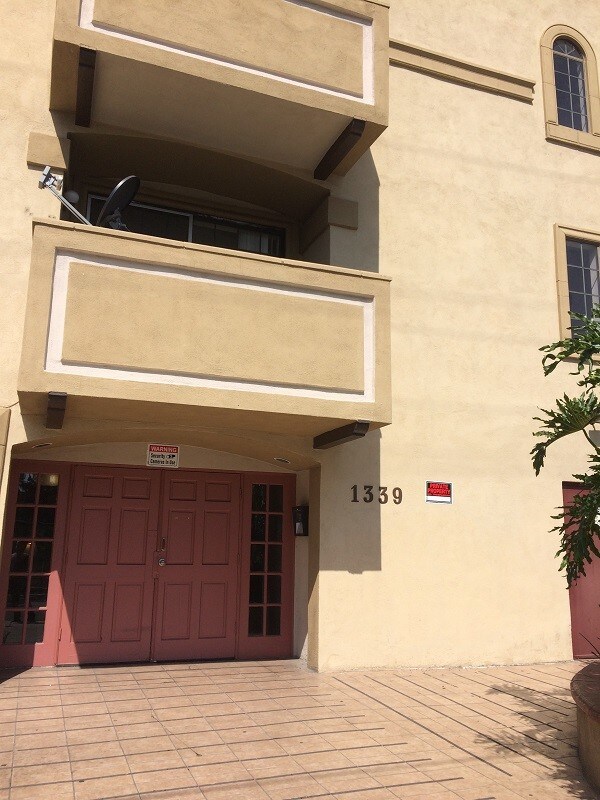 1339 N Sycamore Ave unit 313, Los Angeles, CA 90028 - photo 1