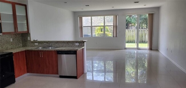 410 SW 9th St unit 410, Fort Lauderdale, FL 33315 - photo 3