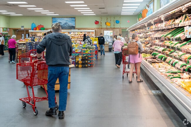 The residents of Ellsworth Springs neighborhood enjoy a Trader Joe's for grocery shopping.