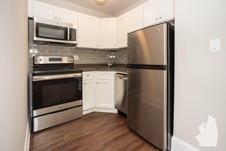 823 W Lakeside Place, Chicago, IL 60640