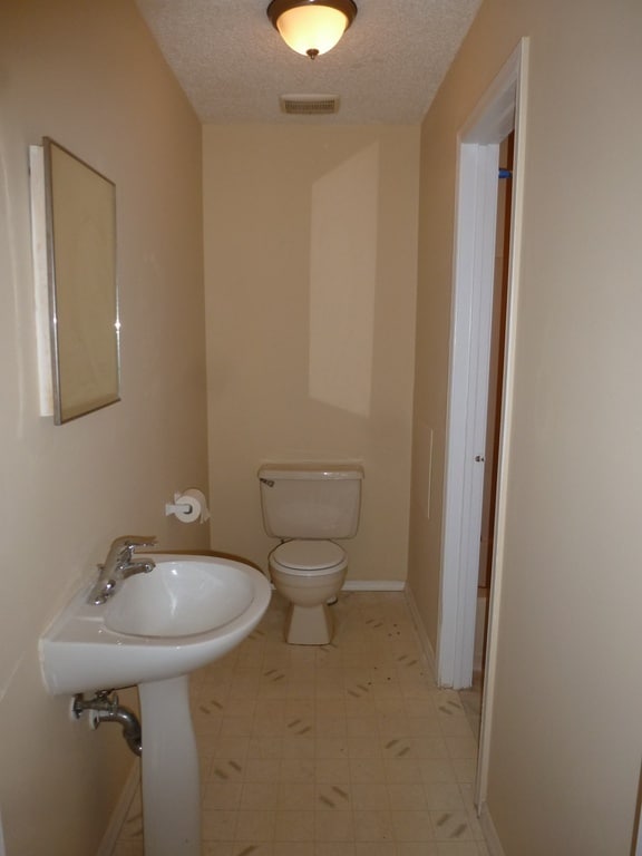 16-8 Sacramento Ct, Freehold, NJ 07728