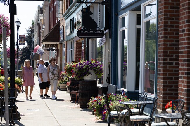 Broad Street, in the heart of Newton Falls, offers a variety of retail and dining options.