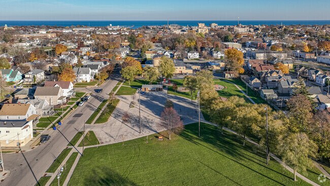 Columbus Park, with lots of room to roam, exists right in the middle of Columbia.