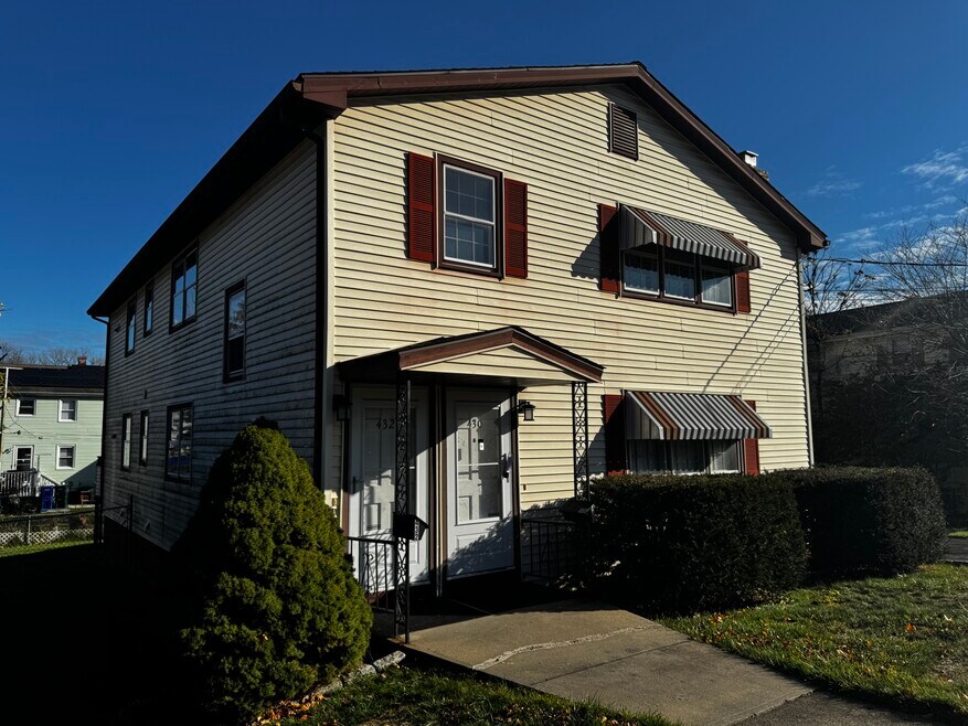 430 Wiklund Ave unit 2, Stratford, CT 06614 - photo 1