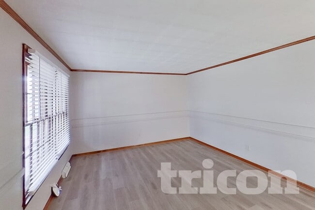 1546 Grant Dr, Saint Charles, MO 63303 - photo 2