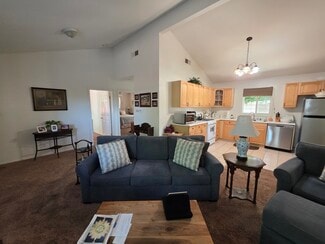22965 Oxnard St Unit Rear Bldg, Woodland Hills, CA 91367