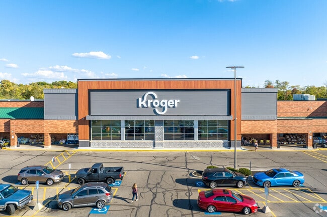 Kroger Market Places offers fresh fruits and vegetables to Forest Ridge Quail Hollow locals.