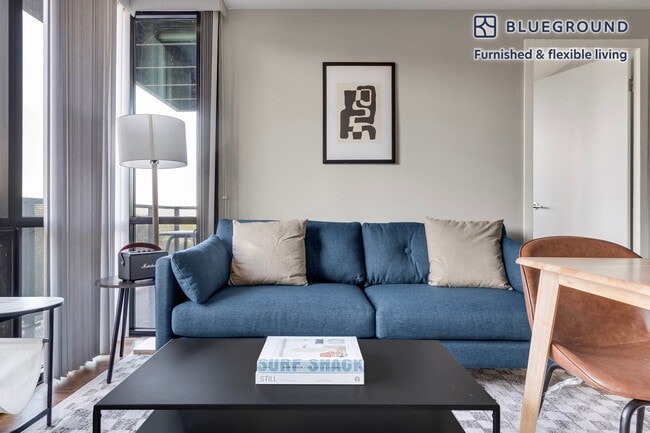 5910 N Sheridan Rd unit FL4-ID1276, Chicago, IL 60660 - photo 2