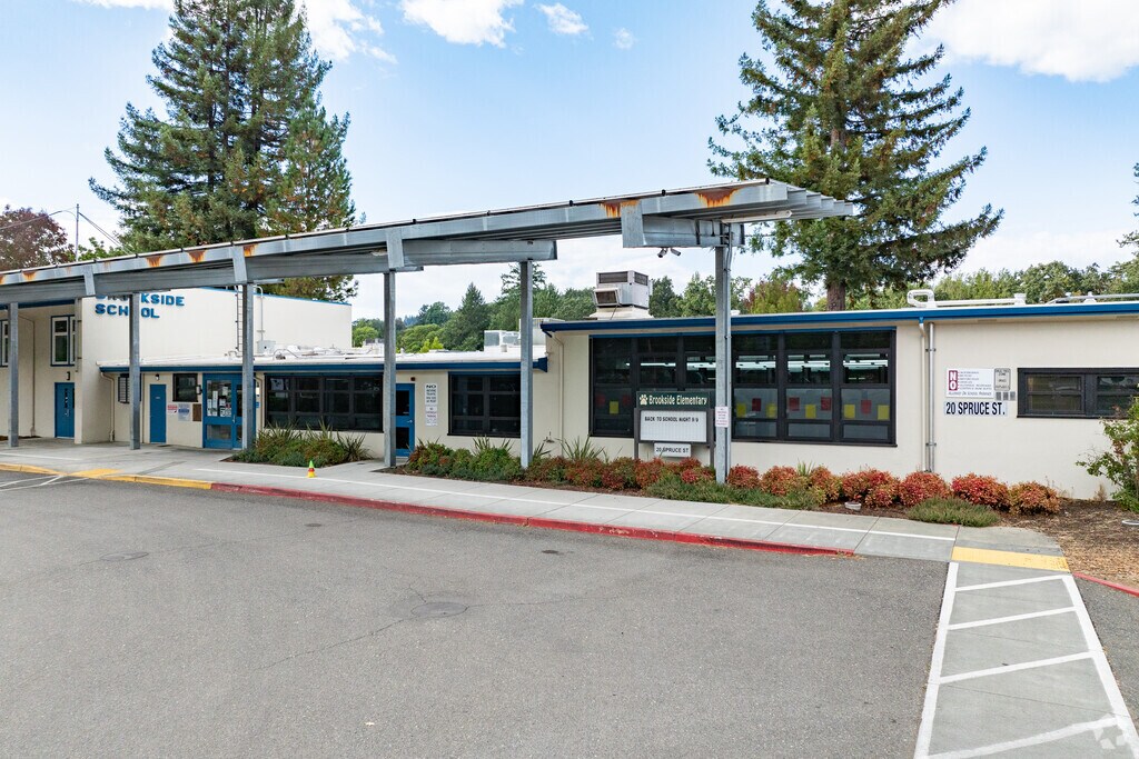 Your children will thrive at Brookside Elementary School in Willits.