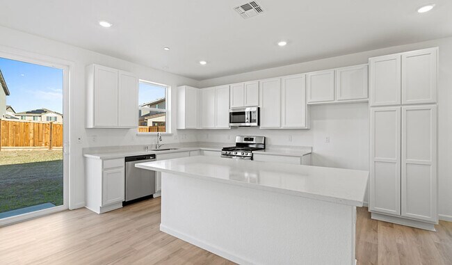 1109 Potter Dr, Lathrop, CA 95330 - photo 4