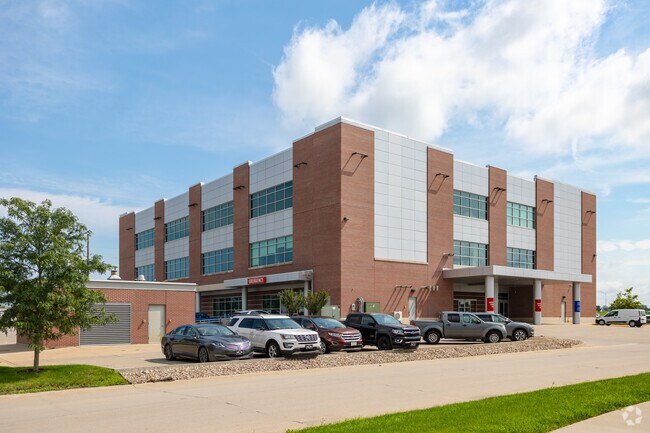 Mercy Hiawatha Medical Park is 3 miles northeast of Noelridge Park.