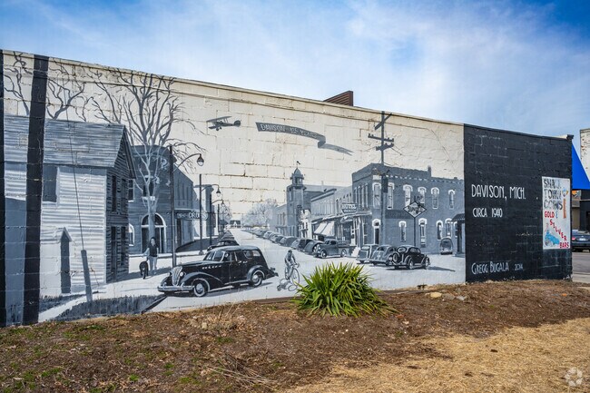 A mural of 1940's Main Street offers a glimpse at Davison's history.