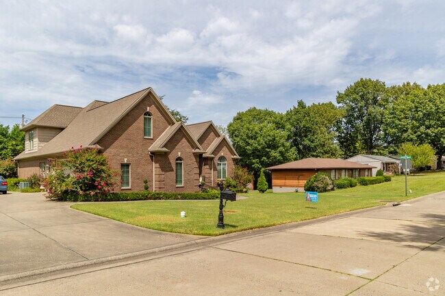 Homes of all shapes and sizes can be found in the Fairfield neighborhood.