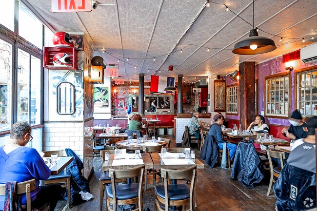 Locals meeting of Manhattanville love to meet at Marion Harlem for some great food and service.