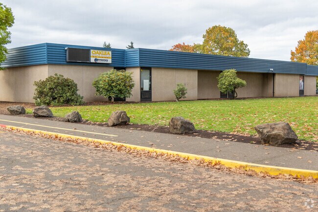 There are about 525 students enrolled at Oaklea Middle School.