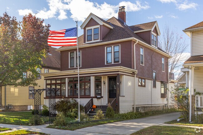 Spacious American Foursquares add charm to Henderson Park.