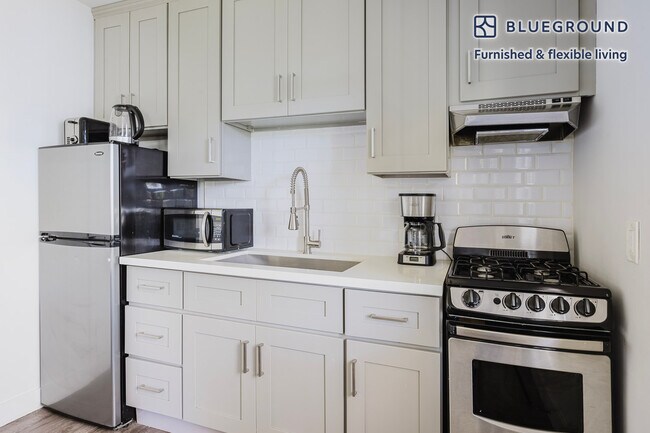 4140 Grand View Blvd unit FL2-ID1327, Los Angeles, CA 90066 - photo 6