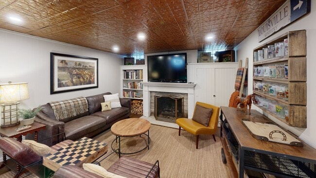 134 W 44th St, Indianapolis, IN 46208 - photo 2