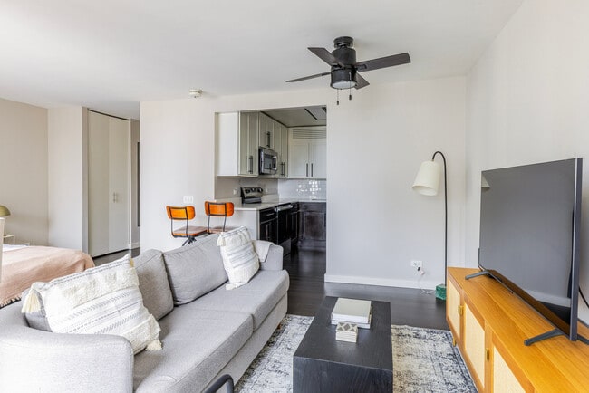 77 W Huron St unit FL8-ID1380, Chicago, IL 60654 - photo 3