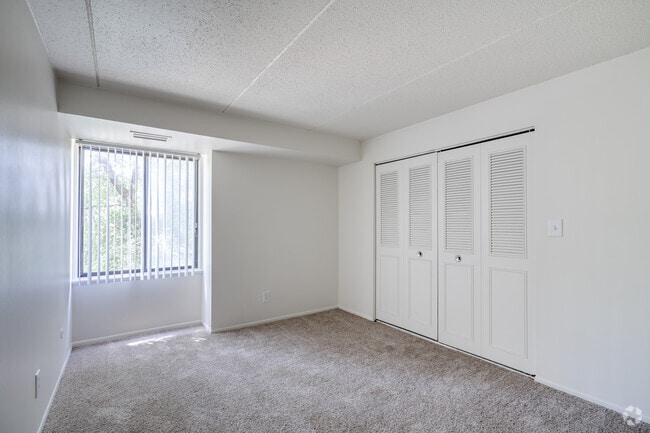 2BR, 2BA - 1,200SF - Bedroom