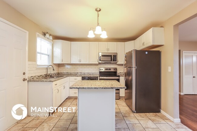 1006 SW Lakeview Blvd, Lees Summit, MO 64081 - photo 4