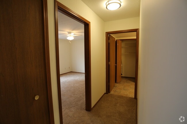 Cross Creek Apartments, Brunswick, OH 44212 - photo 6