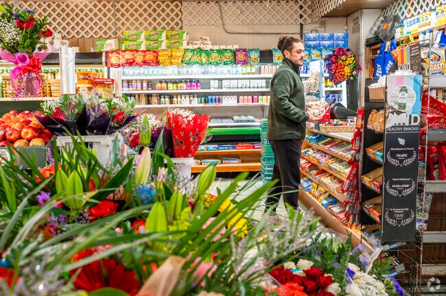 Fresh Fruit Bowl and Deli in nearby Long Beach serves the community with fresh groceries.