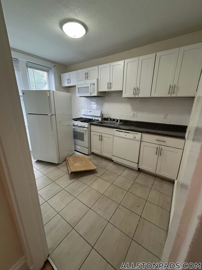524 Cambridge St Unit 4A, Boston, MA 02134