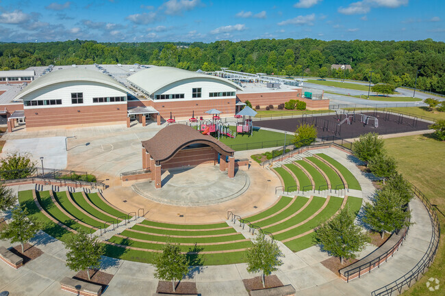 Loganville Elementary School features an amphitheatre for its students.