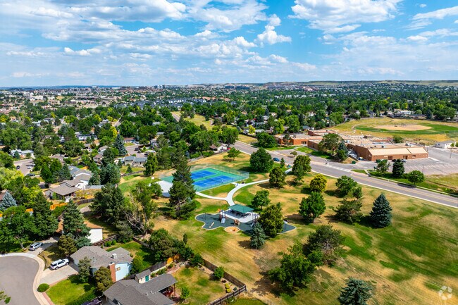 Acres Green’s easy access to transportation, shopping and recreation makes it convenient.