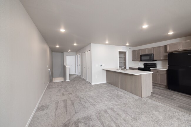 Golden Prairie, Mitchell, SD 57301 - photo 7