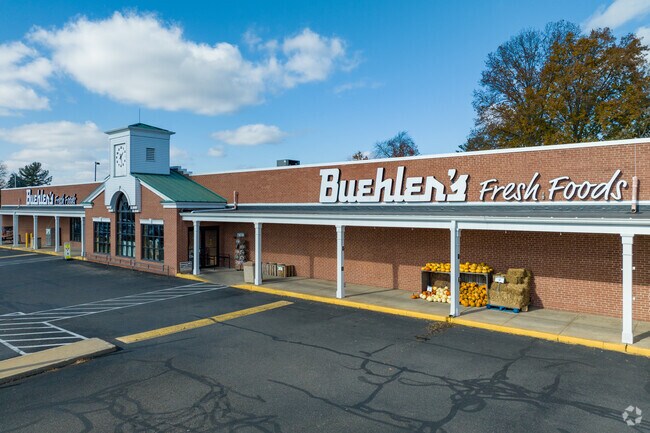 Buehler's supermarket offers local produce, meat & baked goods.