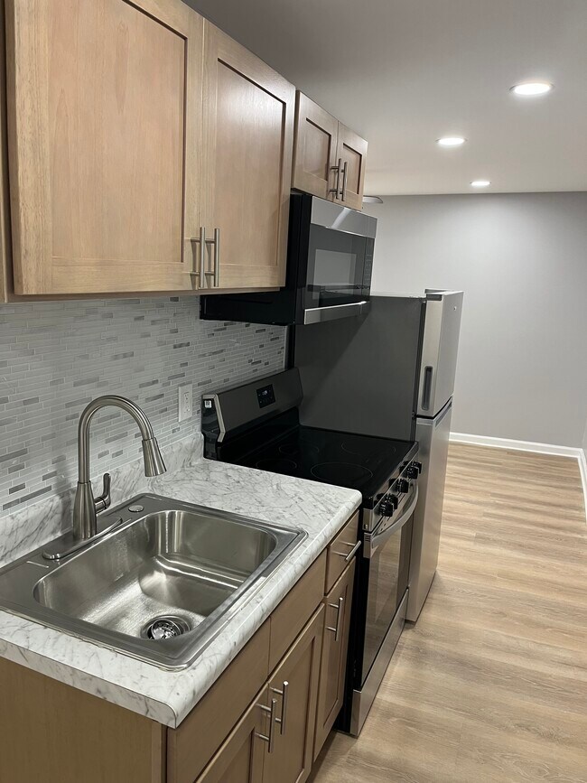 257 E Cliveden St unit 2, Philadelphia, PA 19119 - photo 3