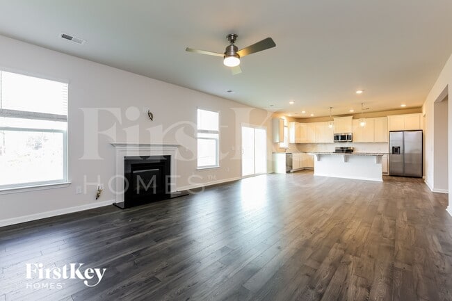 569 Hillpark Ln, Greer, SC 29651 - photo 4