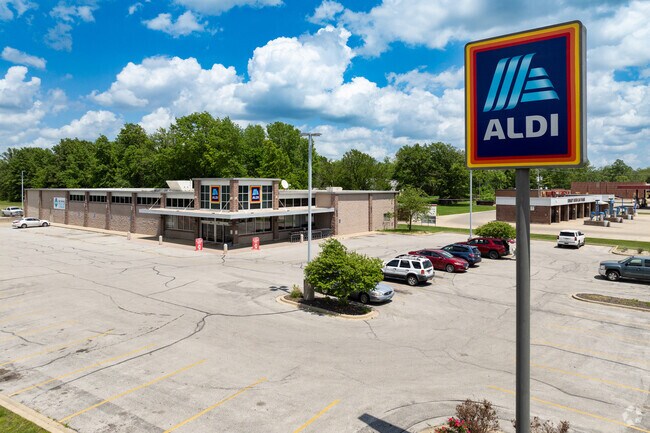 Aldi and Schnucks are the primary grocery stores in Centralia, IL.