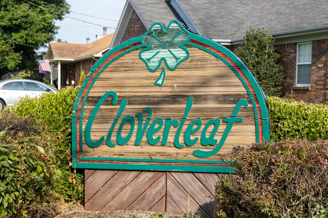 An active neighborhood association takes care of the beautification of Cloverleaf.