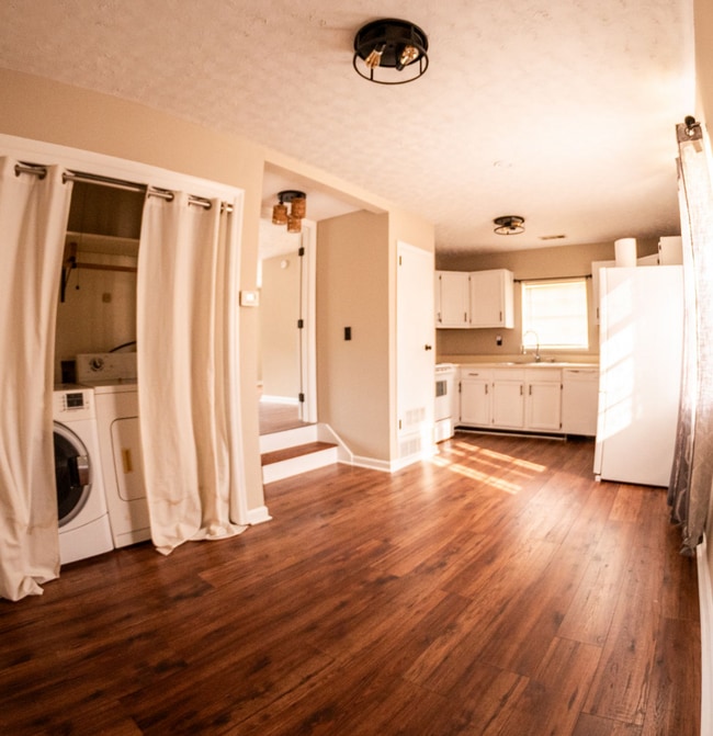 Kitchen/in-unit laundry