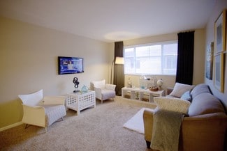 1113 S James Rd, Columbus, OH 43227