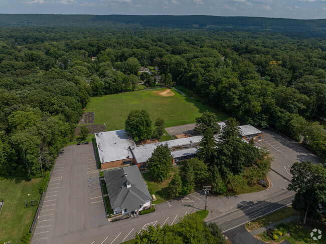 Milton Elementary School serves students of Jefferson and Oak Ridge.