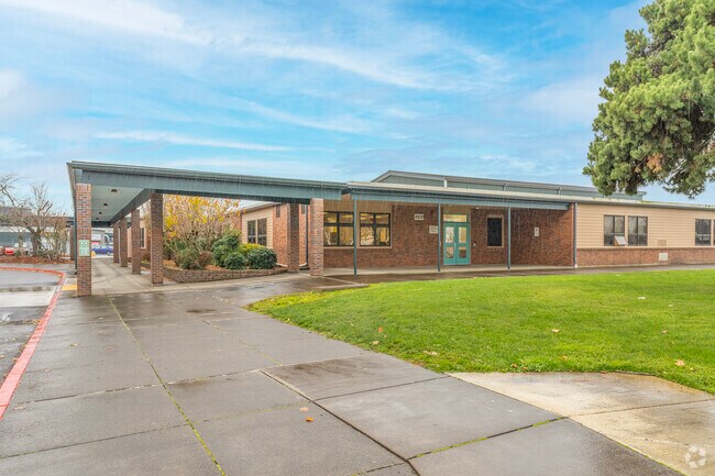 North Marion Intermediate School entrance in Aurora, OR.