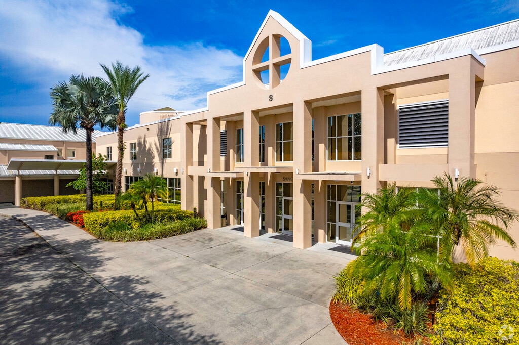 Calvary Chapel Academy empower students to grow in faith and excel academically.