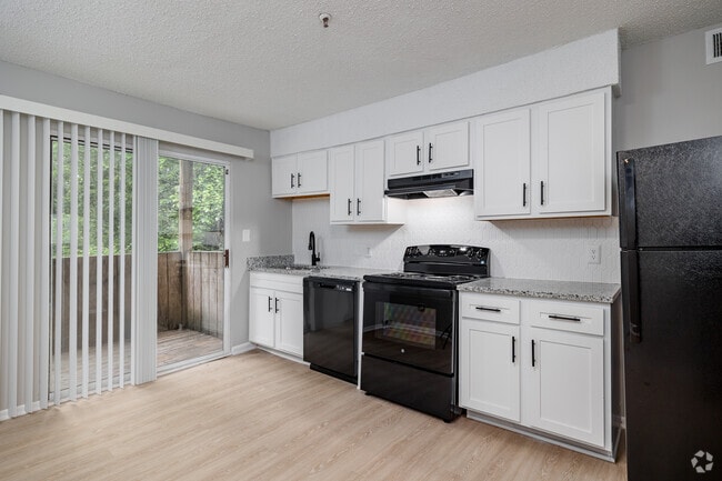 2BR, 2BA - 980SF - Kitchen