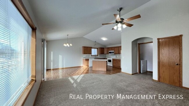 3207 N Aurora Ave, Sioux Falls, SD 57107 - photo 3