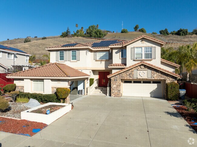 Charming single-family home in Murillo with a spacious front yard.