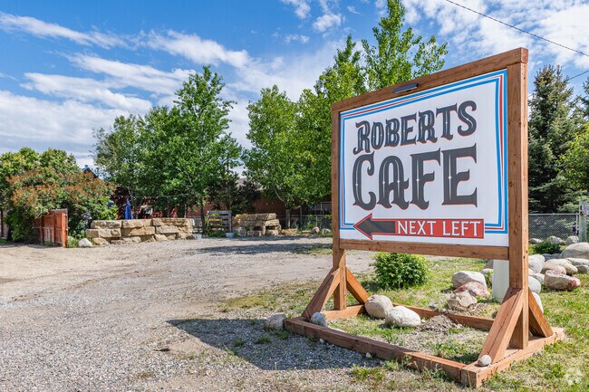 For classic fare throughout the day, locals can check out Roberts Cafe and its down home menu.